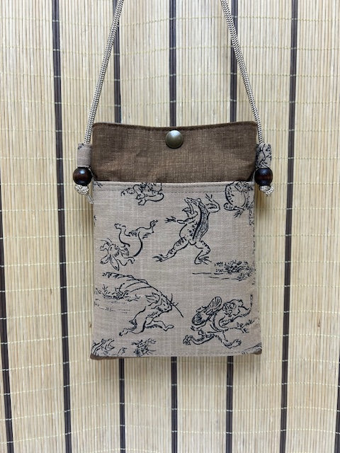 う布ふオリジナル　スマホサコッシュ　鳥獣戯画