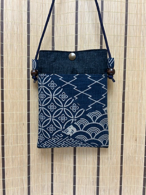 う布ふオリジナル　スマホサコッシュ　小紋柄