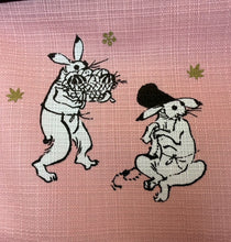 이미지를 갤러리 뷰어에 로드 , 小風呂敷　鳥獣人物戯画（グリーンピンク）
